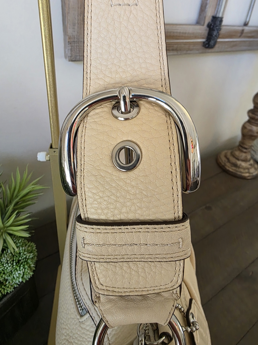 Coach Soho Pleated Hobo Shoulder Bag Buttercream Pebble Leather Buckle Y2K - Picture 6 of 16